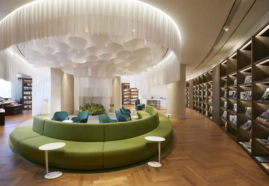 The lobby of the Lahan Select in Gyeongju, one of our South Korea gay-welcoming hotels.