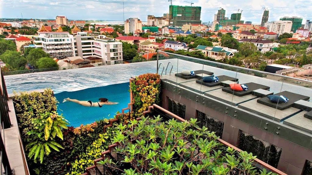 Aquarius Hotel's pool in Phnom Penh