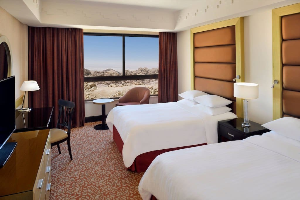 An example of a standard twin room at Petra Marriott Hotel in Jordan.